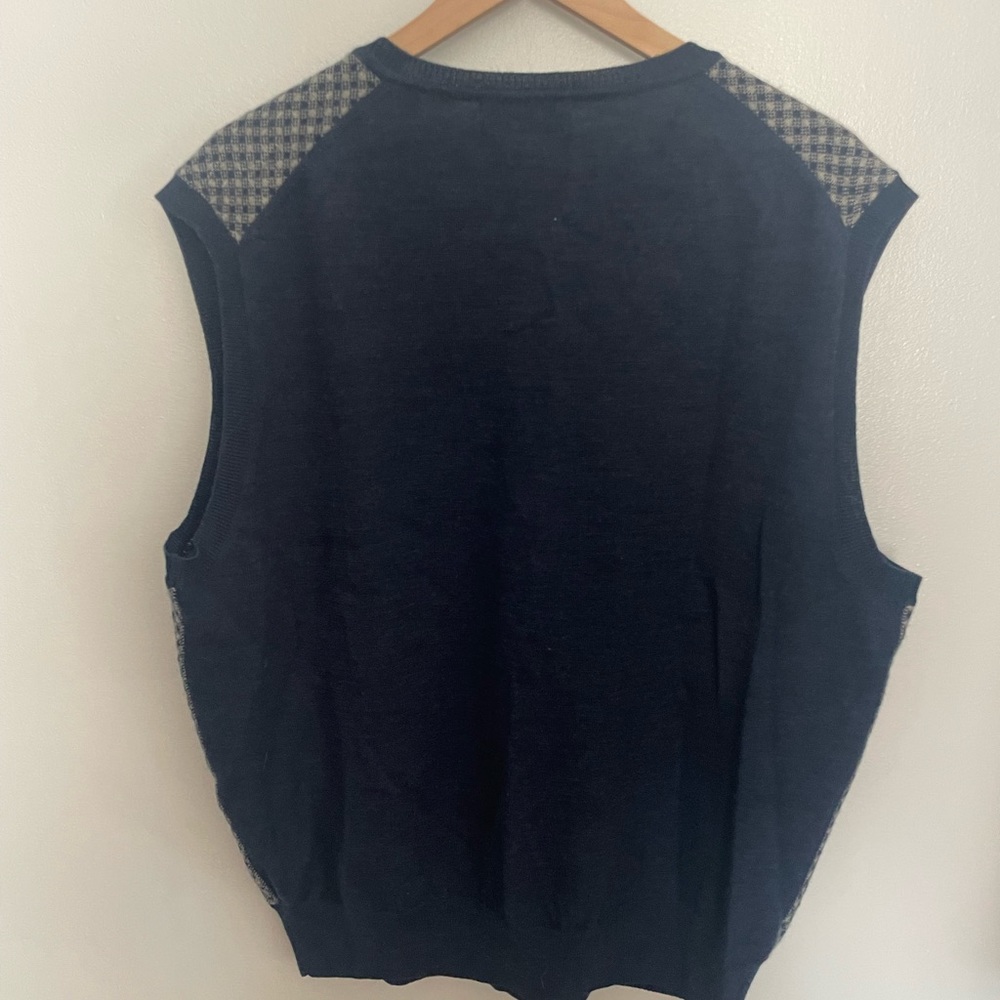 Austin Reed London Sweater Vest - Picture 2 of 5